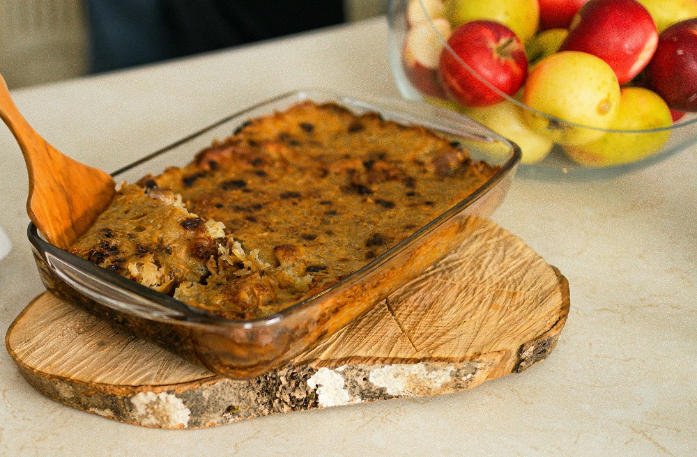 Apple and sultana bread pudding