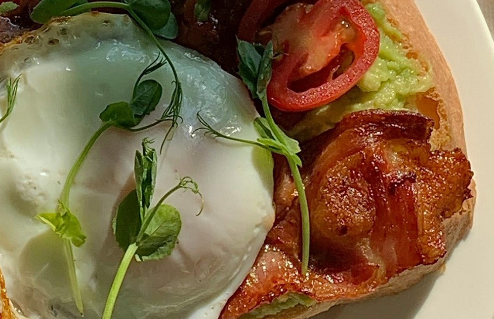 Healthy grill of bacon, tomato and poached egg