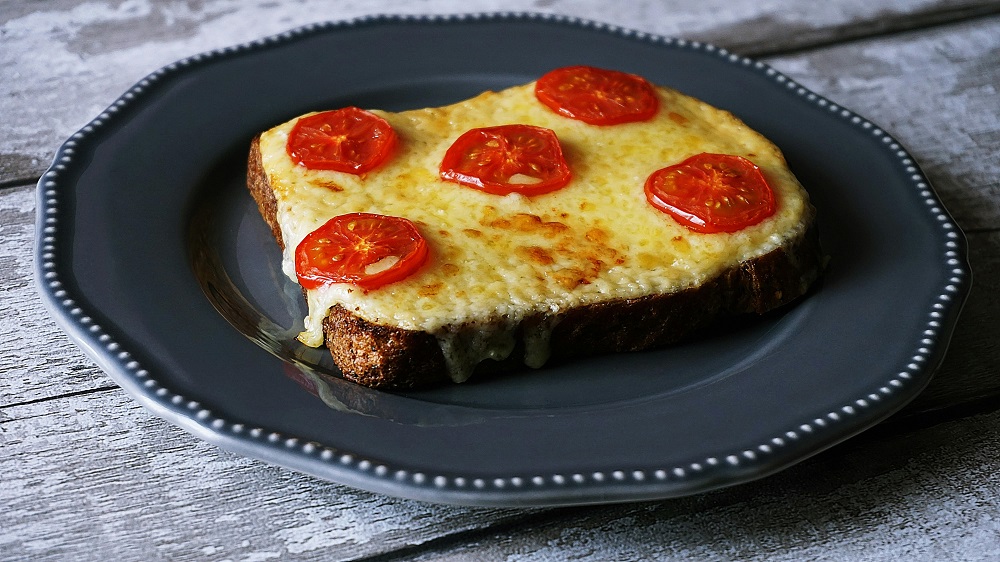 Toasted cheese with tomator